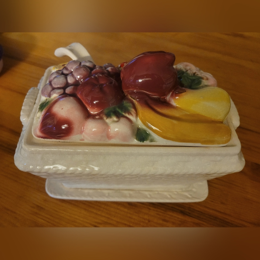Rare Vtg Tilso Japan Fruit Tureen Gravy Dish w/ladle.